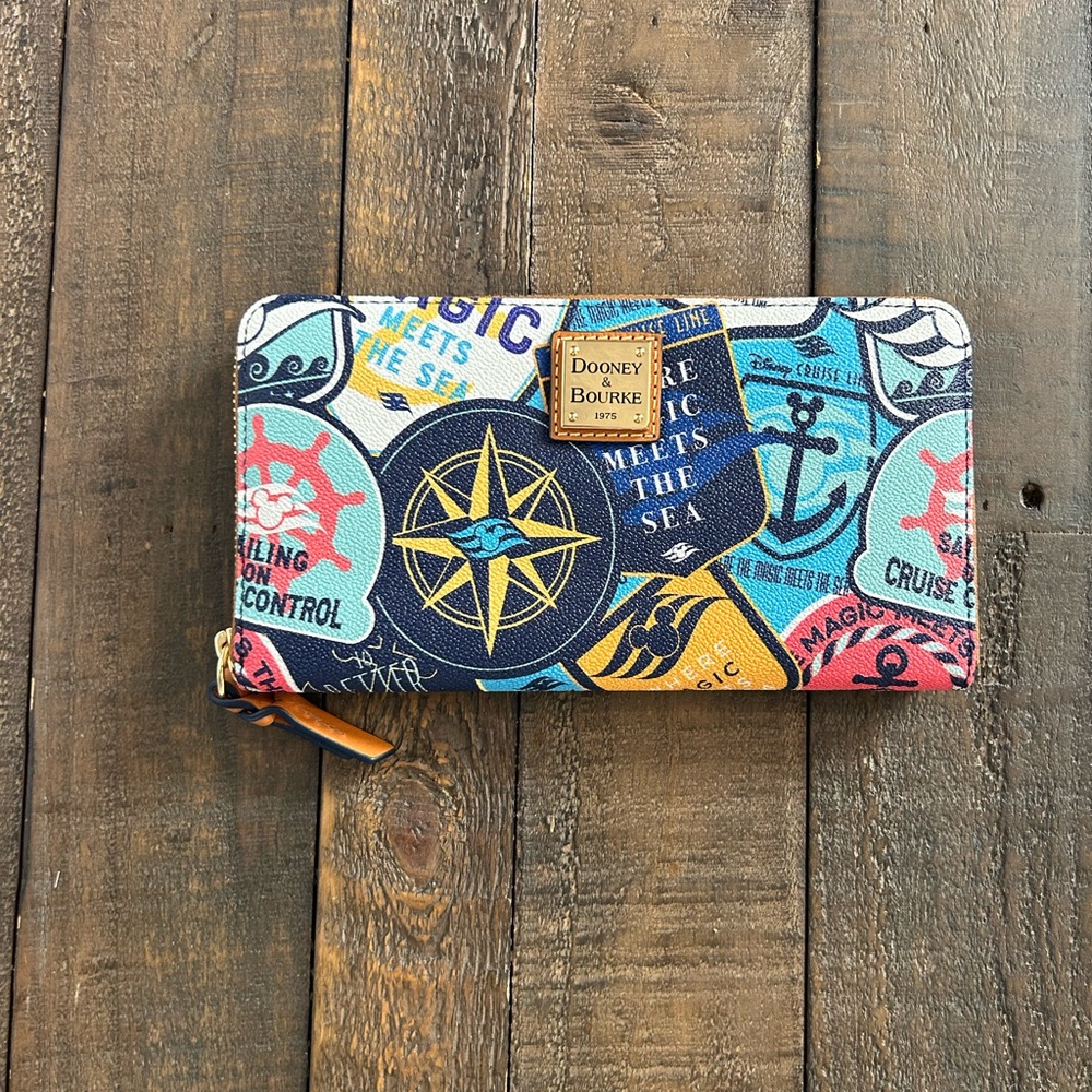 ⭐️SOLD⭐️ NWOT Dooney and Bourke Disney Cruiseline Wallet